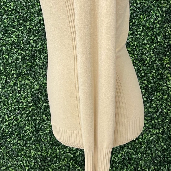 Express Sweater - Picture 6 of 7